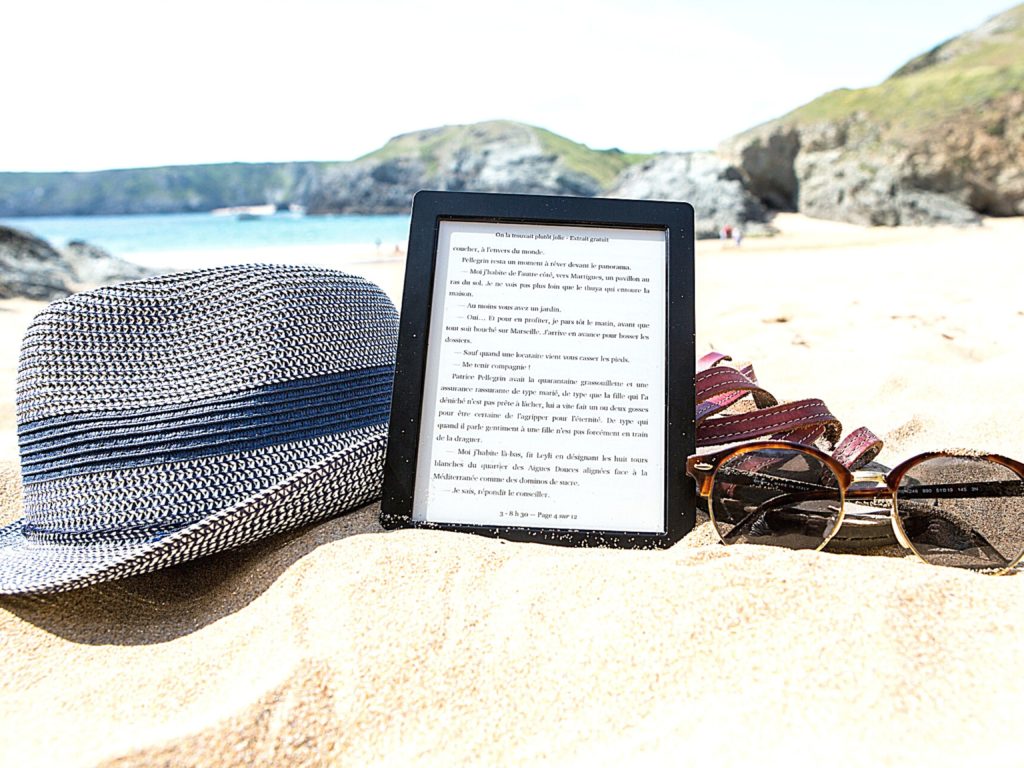 e-reader, hat, sunglasses at the beach | books or e-books